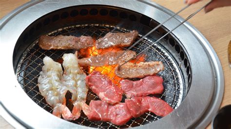 ひばりヶ丘 焼肉: なぜ焼肉は私たちの心を癒すのか？