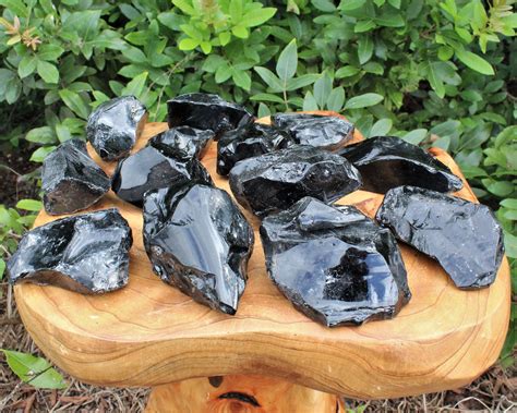 The Hummingbird and the Giant Obsidian Stone – An Ancient Mexican Legend About Perseverance and the Power of Nature