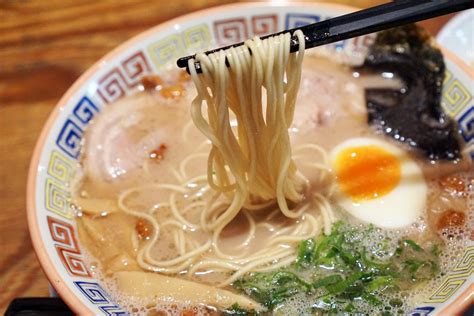 東京で食べるべきもの：そして、なぜカラスはラーメンを食べないのか？